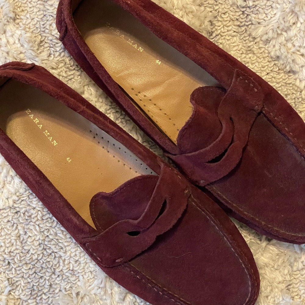Men’s broken in and worn burgundy driving loafers.